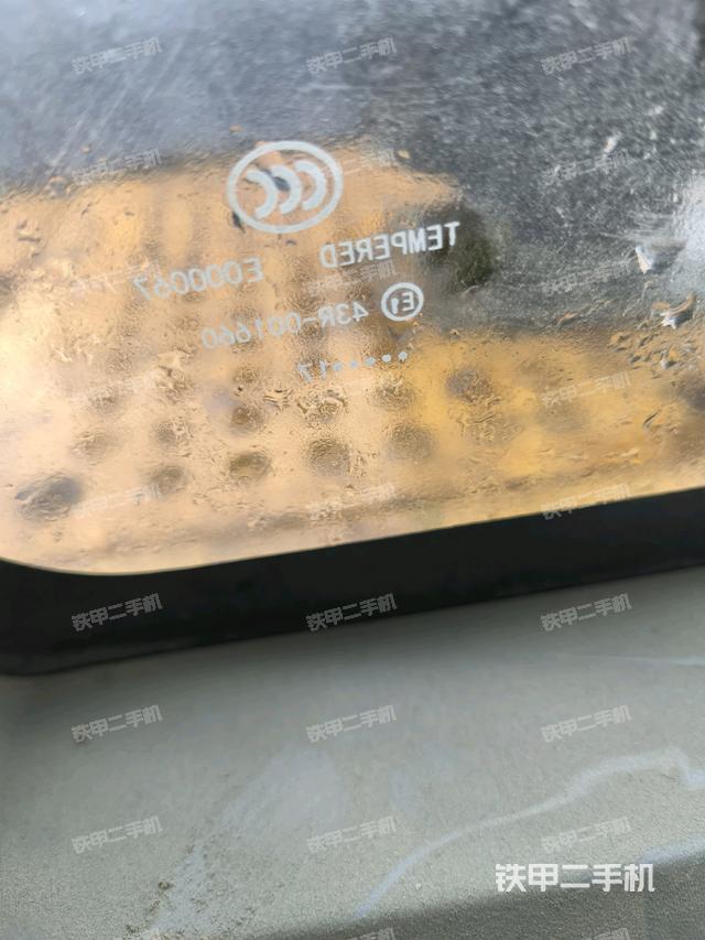 后窗玻璃角標(駕駛室部分) 后窗玻璃角標(駕駛室部分)