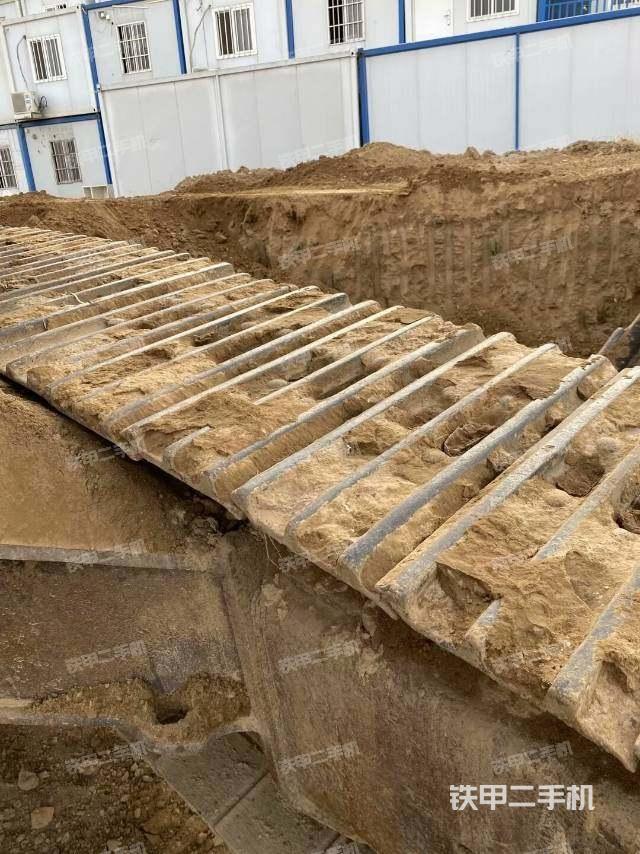 單側(cè)履帶整體（整機(jī)外觀）