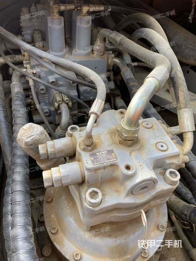 回轉(zhuǎn)馬達(dá)和主控閥（整機(jī)外觀）