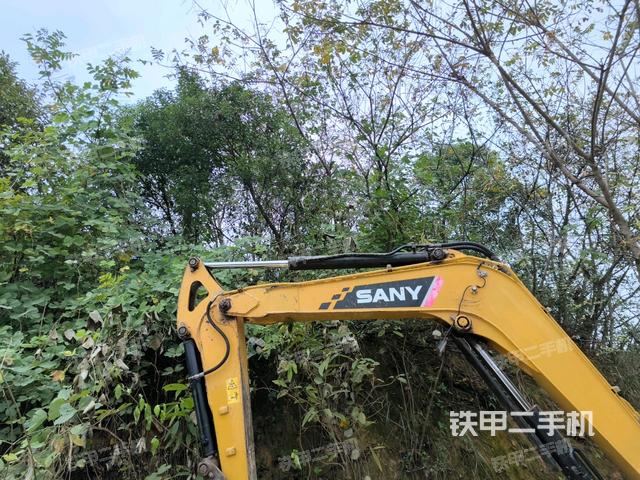 轉(zhuǎn)盤和下車架正前（工作和回轉(zhuǎn)裝置）