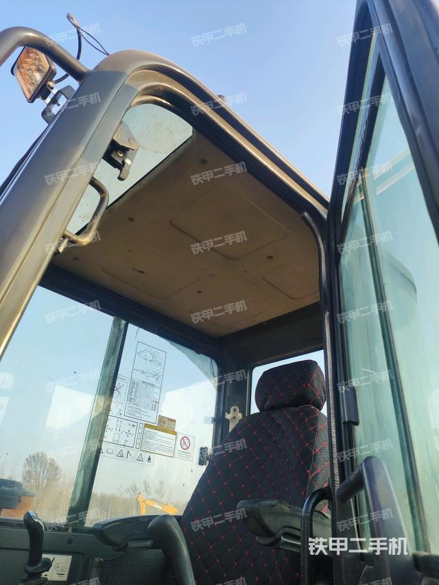 駕駛室頂部（整機(jī)外觀）