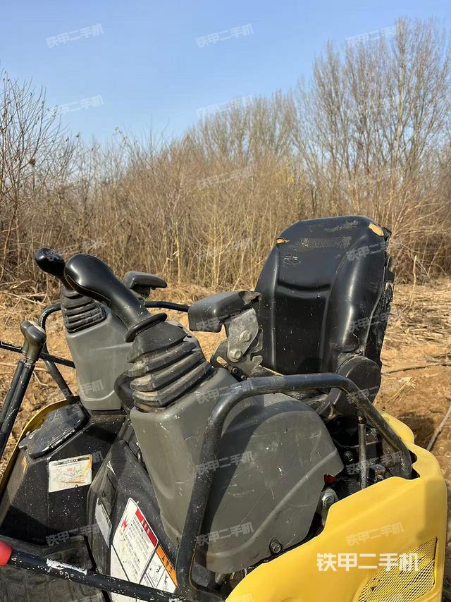 駕駛室整體(整機外觀) 駕駛室整體(整機外觀)