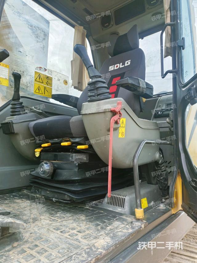 駕駛室正側(cè)（駕駛室部分）