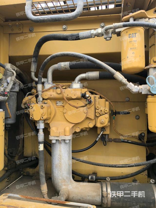 液壓泵斜45?右（大件艙室）