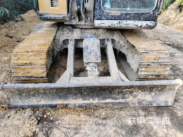 轉(zhuǎn)盤和下車架正前（工作和回轉(zhuǎn)裝置）