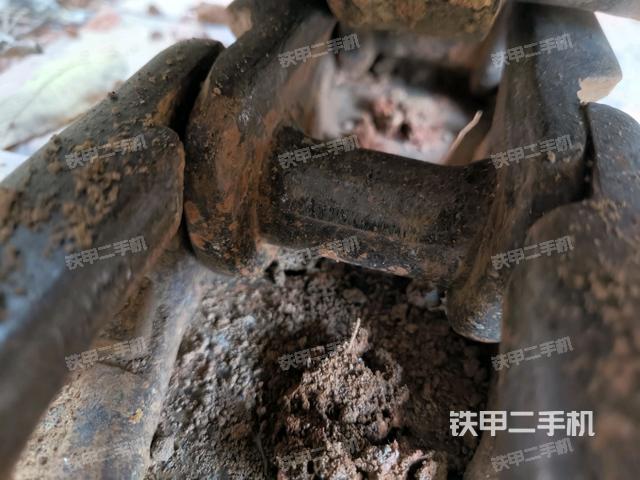 左驅(qū)動輪（行走機構(gòu)）