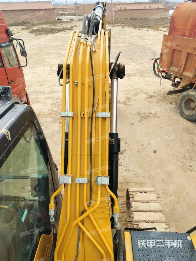 大臂背部俯視（工作和回轉(zhuǎn)裝置）