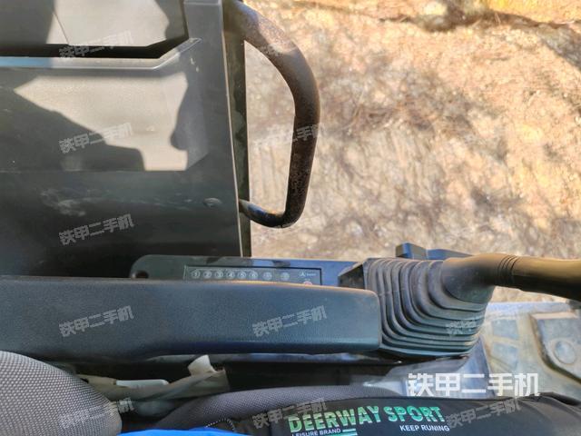 座椅右側(cè)控制臺(tái)/鑰匙門/油門/含右手柄（駕駛室部分）