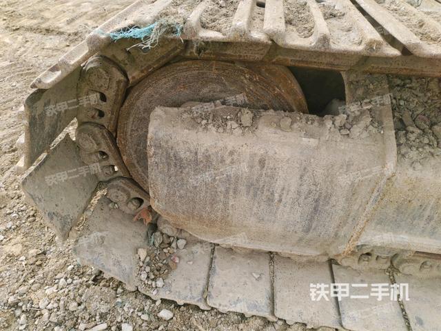 右驅(qū)動輪（行走機(jī)構(gòu)）