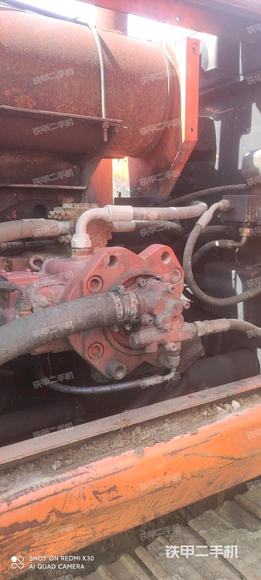 液壓泵艙室正面整體(整機(jī)外觀) 液壓泵艙室正面整體(整機(jī)外觀)