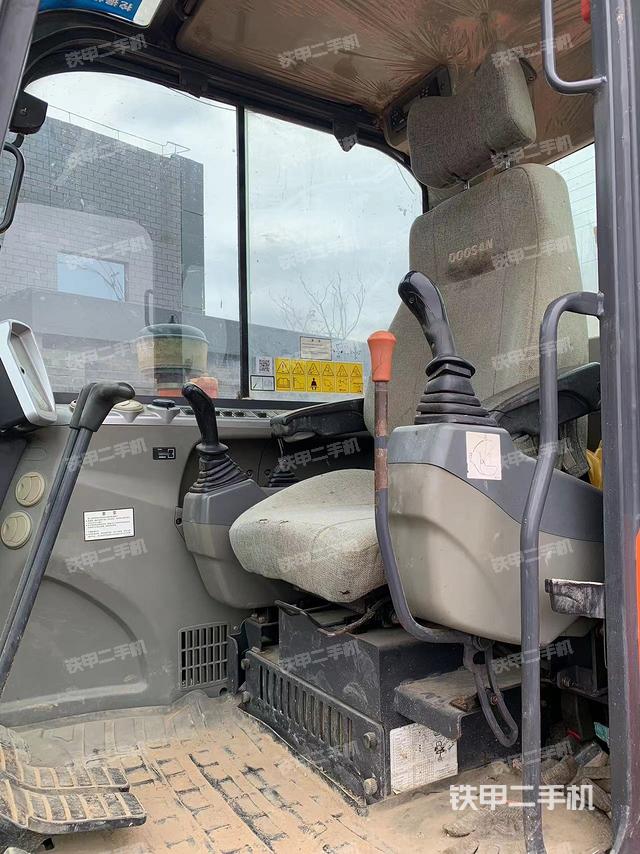 駕駛室整體（整機(jī)外觀）