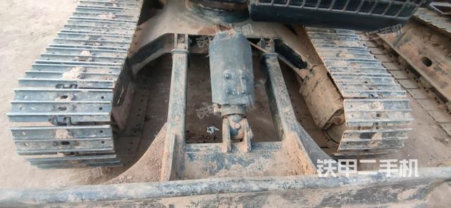 轉(zhuǎn)盤和下車架正前（工作和回轉(zhuǎn)裝置）