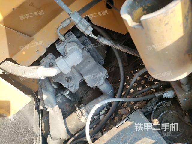 液壓泵艙室正面整體(整機(jī)外觀) 液壓泵艙室正面整體(整機(jī)外觀)