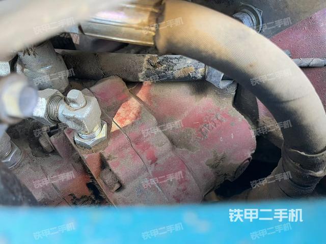 液壓泵艙室正面整體(整機(jī)外觀) 液壓泵艙室正面整體(整機(jī)外觀)