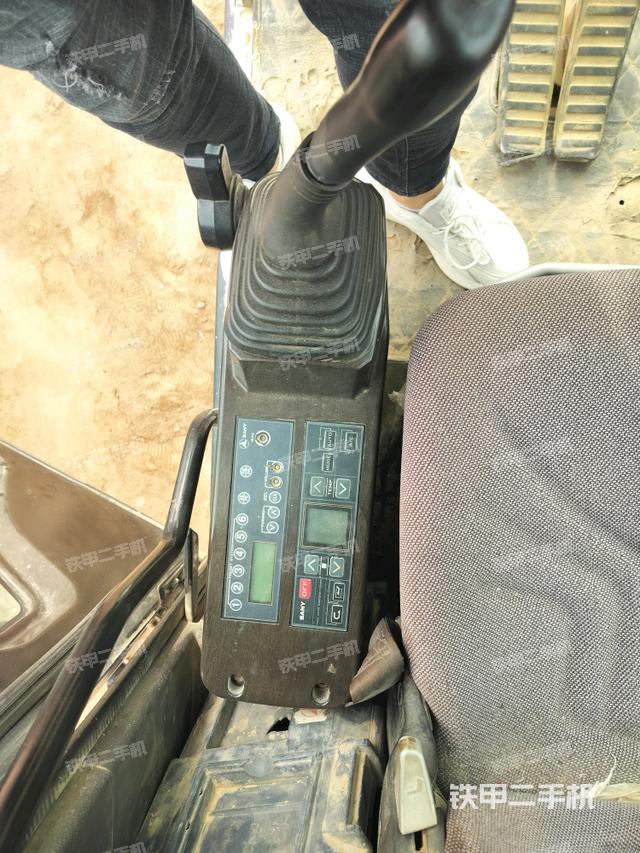 座椅左側(cè)控制臺(tái)/音響/含左手柄（駕駛室部分）