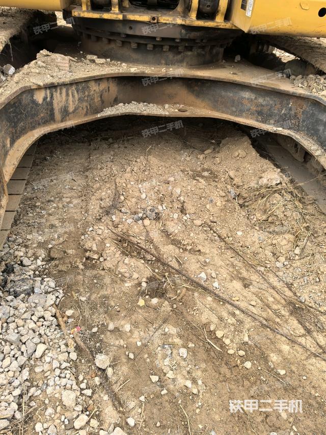 轉(zhuǎn)盤(pán)和下車(chē)架正前（工作和回轉(zhuǎn)裝置）