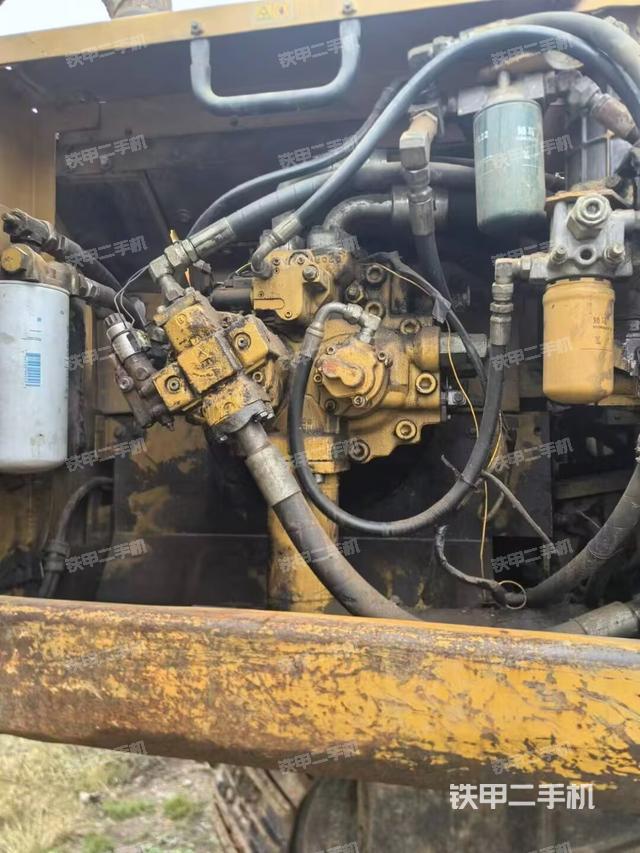 液壓泵艙室正面整體（整機(jī)外觀）