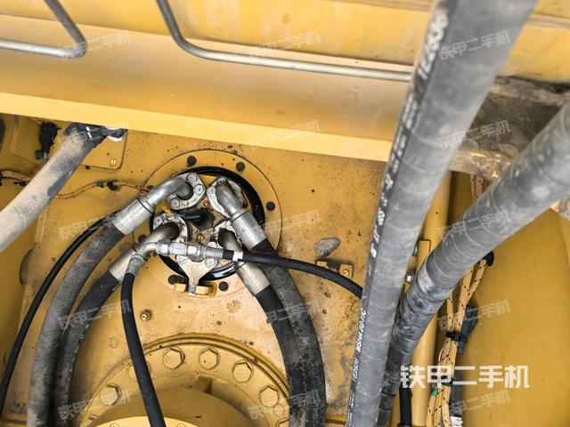 中央回轉(zhuǎn)接頭特寫（上車部件）