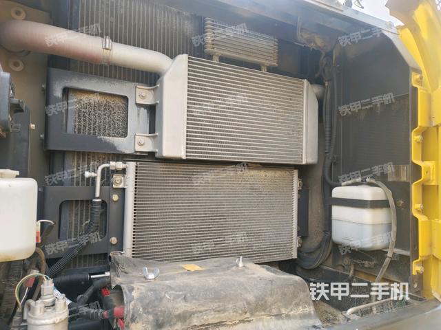 散熱器正面(大件艙室) 散熱器正面(大件艙室)