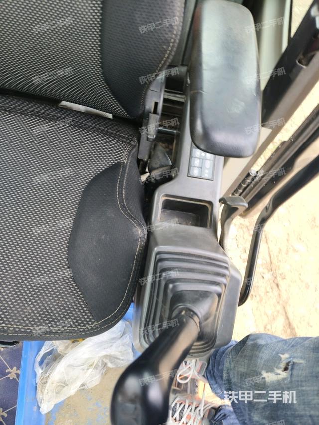 座椅左側(cè)控制臺(tái)/音響/含左手柄（駕駛室部分）