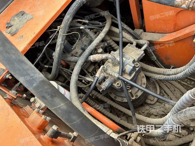 回轉(zhuǎn)馬達和主控閥（整機外觀）