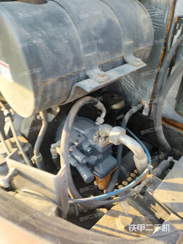 液壓泵艙室正面整體（整機(jī)外觀）