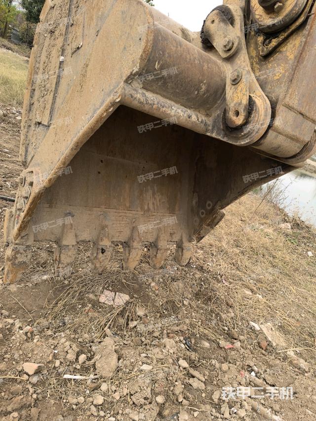 大臂油缸整體?豎拍（工作和回轉(zhuǎn)裝置）