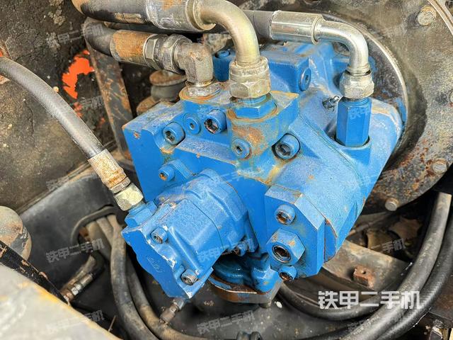 液壓泵艙室正面整體(整機(jī)外觀) 液壓泵艙室正面整體(整機(jī)外觀)