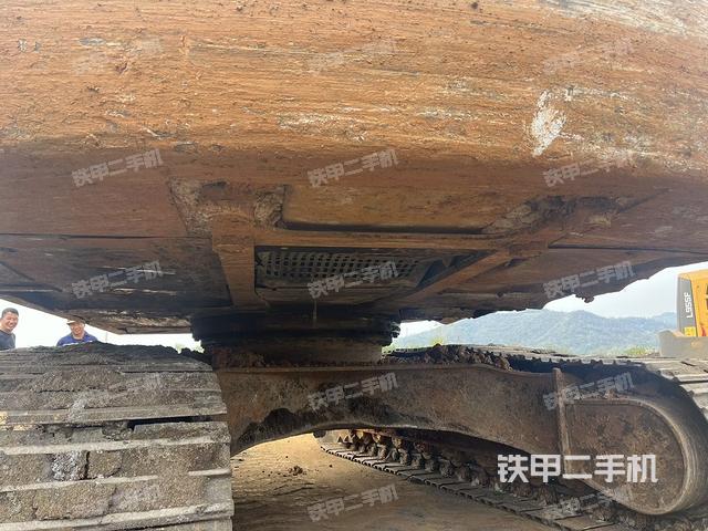 回转马达和主控阀（整机外观）