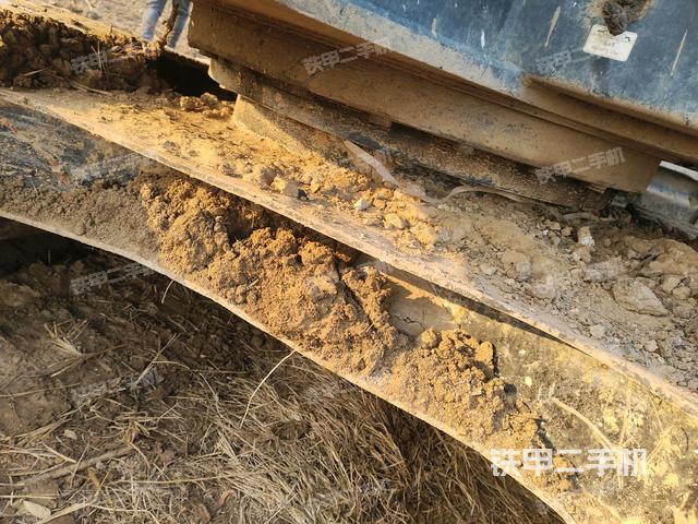 轉(zhuǎn)盤(pán)和下車(chē)架正前（工作和回轉(zhuǎn)裝置）