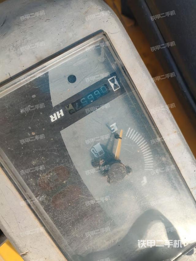 駕駛室整體(整機(jī)外觀) 駕駛室整體(整機(jī)外觀)