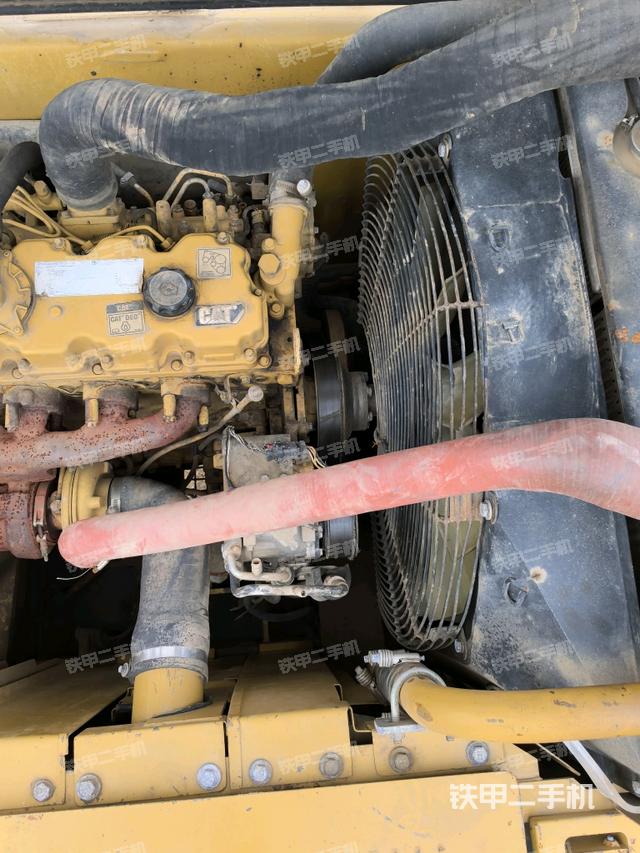 氣門(mén)室蓋螺絲特寫(xiě)（上車(chē)部件）