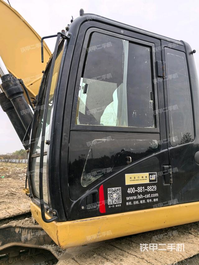 駕駛室左前45度（駕駛室部分）