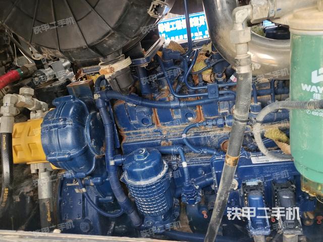 發(fā)動機艙全景（壓路機發(fā)動機艙）