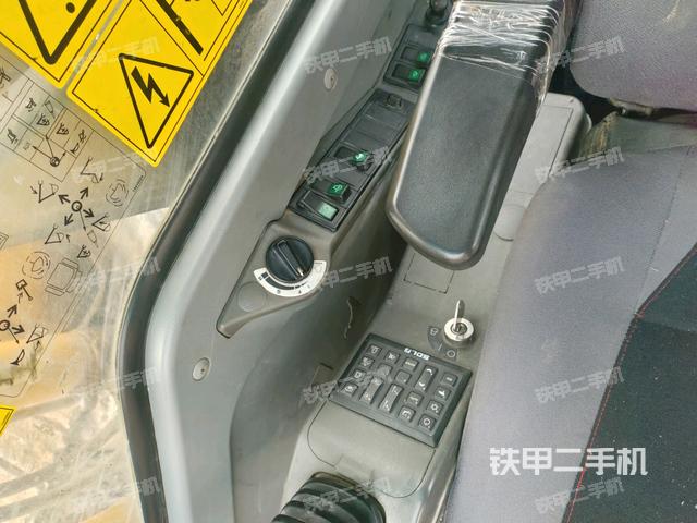 座椅右側(cè)控制臺/鑰匙門/油門/含右手柄（駕駛室部分）