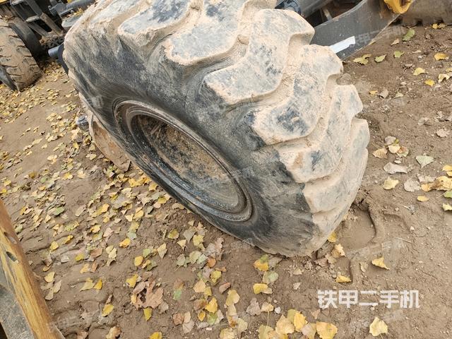 右驅(qū)動(dòng)輪/右后輪（行走機(jī)構(gòu)）