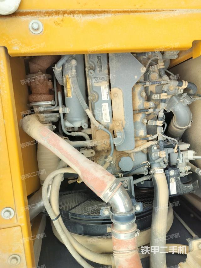 發(fā)動(dòng)機(jī)室（上車(chē)部件）