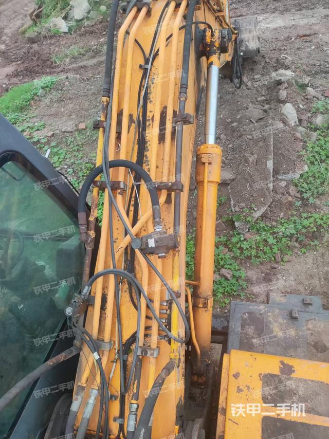 大臂背部俯視（工作和回轉(zhuǎn)裝置）