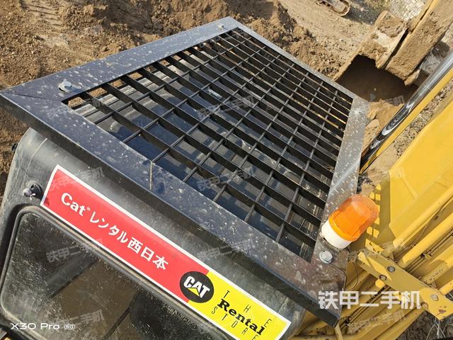 駕駛室頂部(整機(jī)外觀) 駕駛室頂部(整機(jī)外觀)