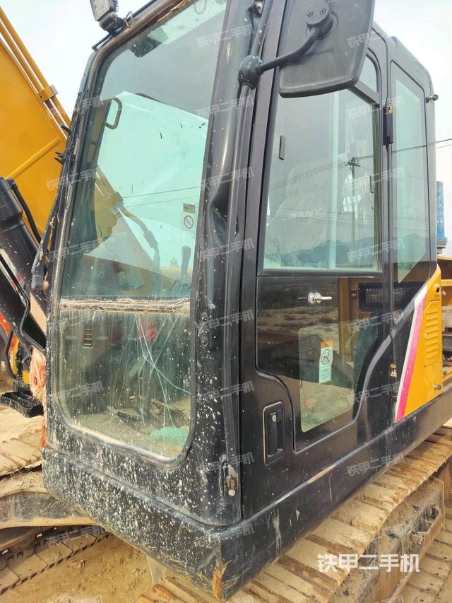 駕駛室左前45度（駕駛室部分）