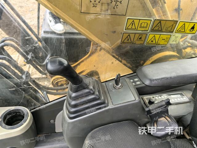 座椅右側(cè)控制臺/鑰匙門/油門/含右手柄(駕駛室部分) 座椅右側(cè)控制臺/鑰匙門/油門/含右手柄(駕駛室部分)