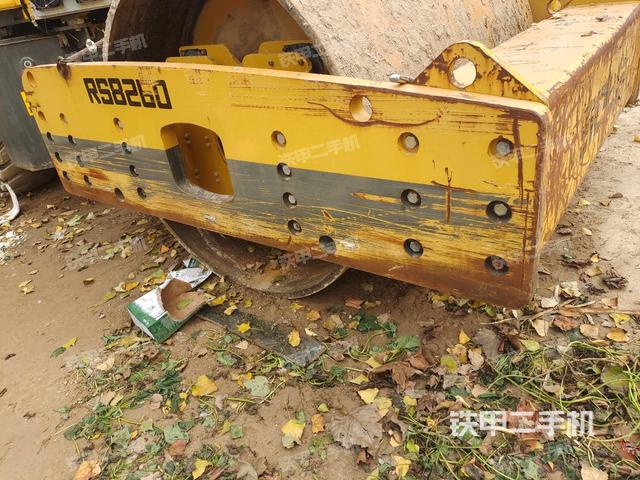 前車架正右側(cè)（壓路機前后車架）