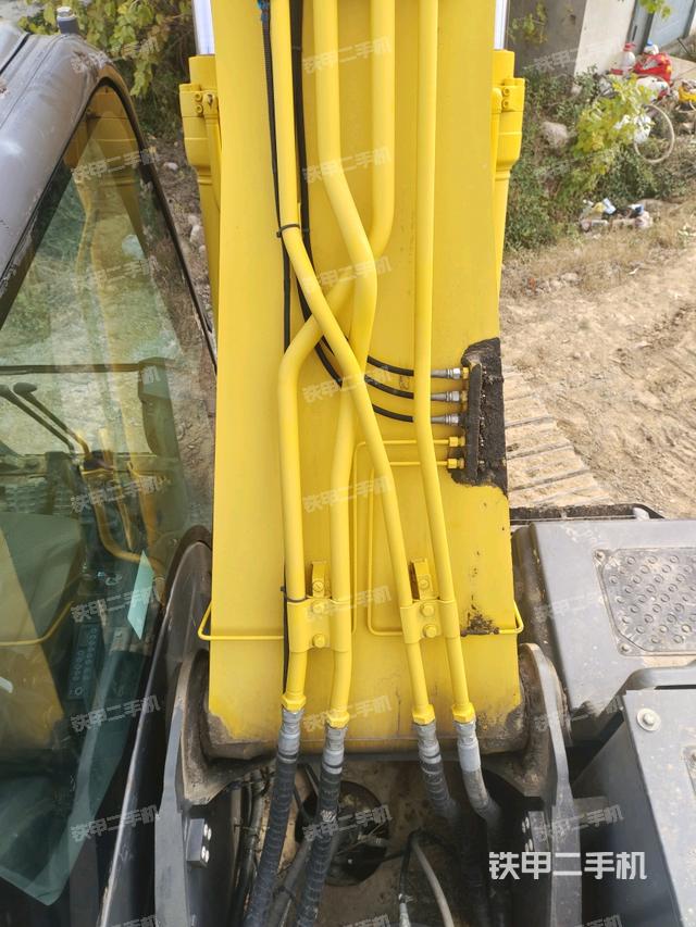 大臂背部俯視(工作和回轉(zhuǎn)裝置) 大臂背部俯視(工作和回轉(zhuǎn)裝置)