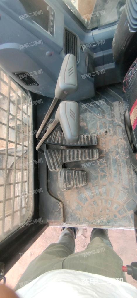 座椅右側(cè)控制臺/鑰匙門/油門/含右手柄（駕駛室部分）
