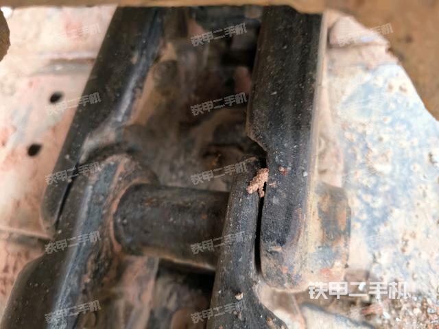 左側(cè)行走馬達(dá)蓋板（行走機構(gòu)）