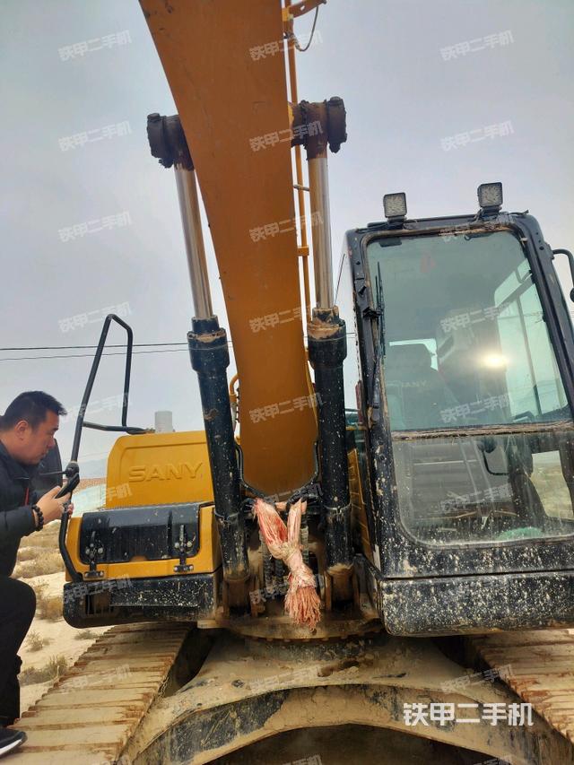 大臂油缸整體?豎拍（工作和回轉(zhuǎn)裝置）