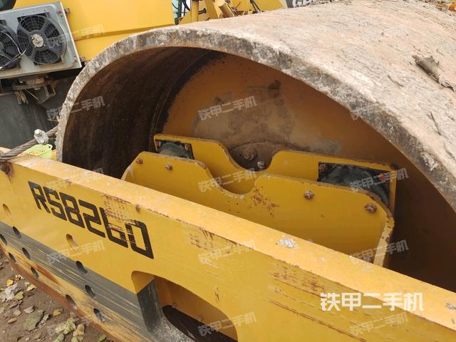 后輪右側(cè)全景（壓路機前后車架）