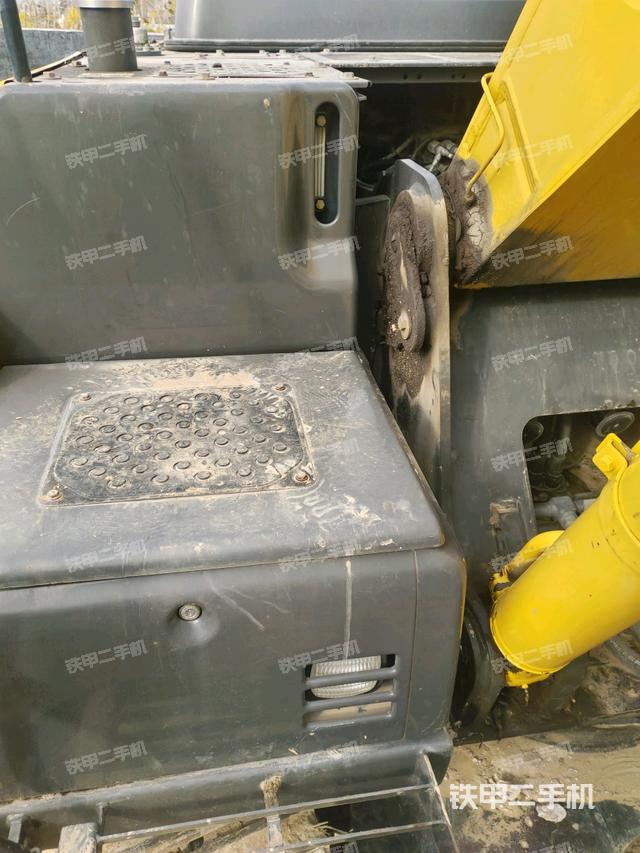 大臂根部?斜視(工作和回轉(zhuǎn)裝置) 大臂根部?斜視(工作和回轉(zhuǎn)裝置)