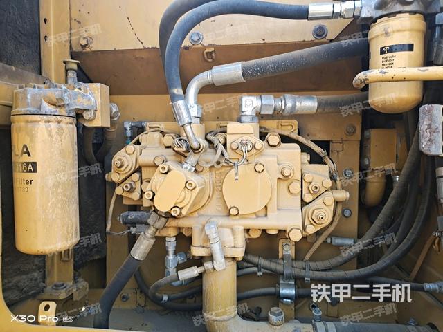 液壓泵艙室正面整體(整機(jī)外觀) 液壓泵艙室正面整體(整機(jī)外觀)