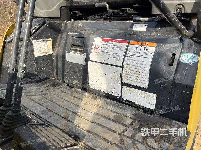 駕駛室頂部(整機外觀) 駕駛室頂部(整機外觀)